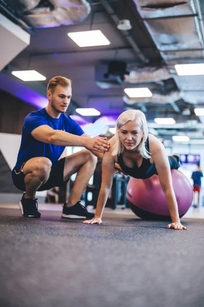 Woman Exercising Ball Man Securing Her Fitness Coach Gym Activities — Stock Photo, Image