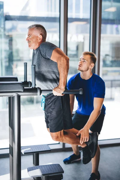Young Man Helping Senior Man His Workout Gym Personal Trainer — Stock Photo, Image