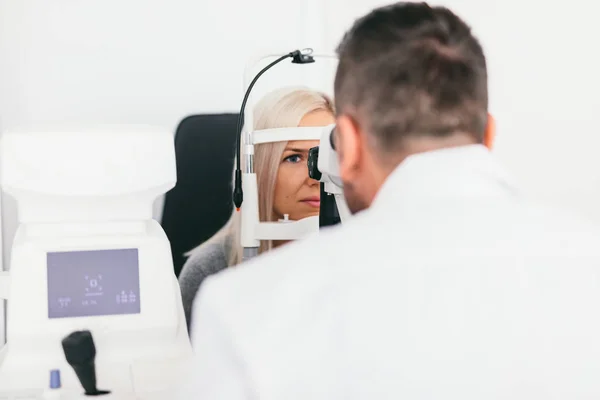 Doctor Checking His Patient Eyesight Medical Examination Appointment — Stock Photo, Image