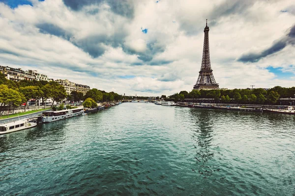 Πύργος Του Άιφελ Δει Από Τον Ποταμό Σηκουάνα Στο Παρίσι — Φωτογραφία Αρχείου