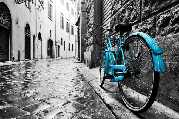 Vélo Bleu Rétro Sur Rue Vieille Ville — Photo