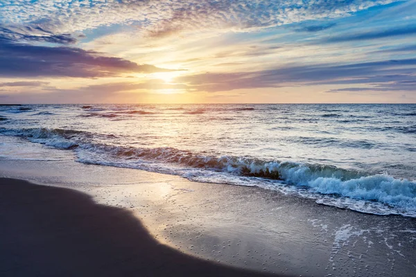Vista Panorâmica Pôr Sol Dourado Sobre Água Oceano — Fotografia de Stock