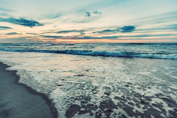 Malowniczy Widok Złoty Zachód Słońca Nad Wodą Oceanu — Zdjęcie stockowe