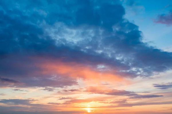 Vista Panoramica Del Cielo Nuvoloso Colorato Tramonto — Foto Stock