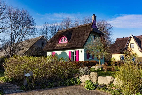 カップ アルコナ ドイツ 2019年4月14日 ルゲンの最北端のアルコナ岬のカラフルな農村住宅 — ストック写真