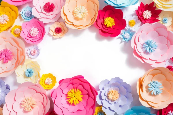 Barevné Ručně Vyráběné Papírové Květiny Bílém Pozadí — Stock fotografie