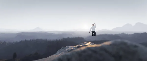 사업가는 산에서 기뻐서 뛰놀고 성공과 영감을 개념입니다 — 스톡 사진