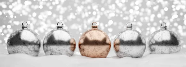 Серебряные Золотые Рождественские Шары Снегу Блестки Заднем Плане Иллюстрация — стоковое фото