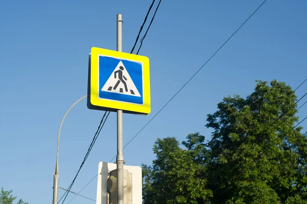 Pedestrian crossing road sign — Stock Photo, Image