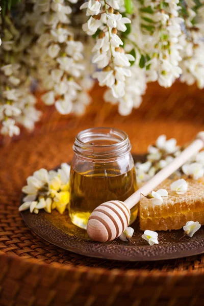 Jarra Mel Acácia Com Mergulhador Flores Acácia — Fotografia de Stock