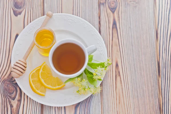Чашка Липового Чая Свежими Липовыми Цветами Альтернативная Медицина — стоковое фото