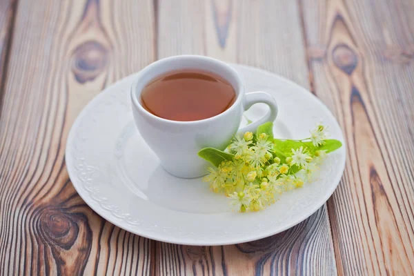 Xícara Chá Tília Com Flores Frescas Tília Medicina Alternativa — Fotografia de Stock