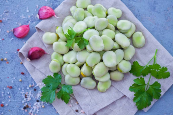 Pile Fresh Broad Beans Parsley Garlic Tablecloth — Stock Photo, Image