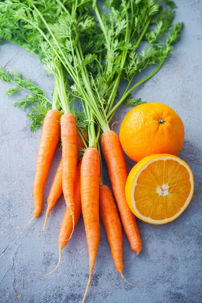 Young Carrots Oranges Grey Background Diet Concept — Stock Photo, Image