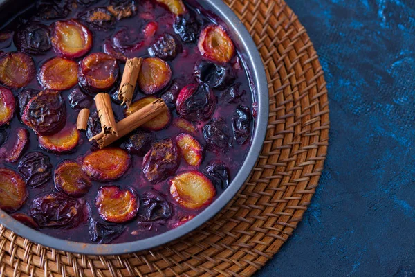 Prugne Forno Con Cannella Zucchero Canna — Foto Stock