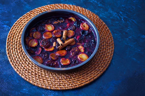 Prugne Forno Con Cannella Zucchero Canna — Foto Stock