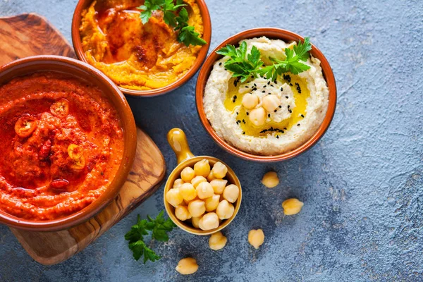 Hummus Zucca Hummus Pepe Rosso Hummus Lenticchie Sul Tavolo Legno — Foto Stock