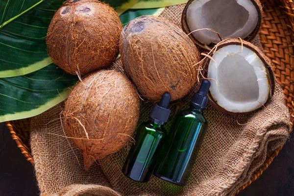 Kokosolja Med Kokosnötter Skönhetsbehandling — Stockfoto