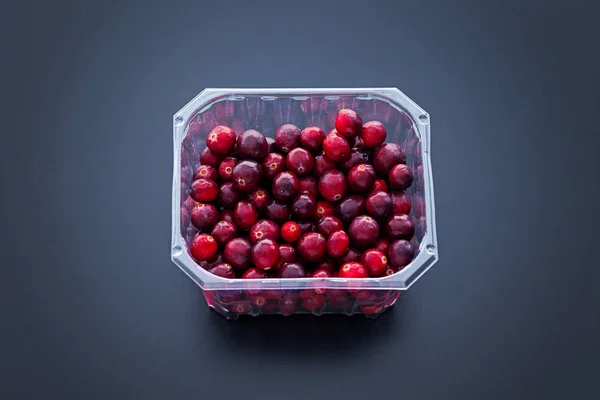 Oxicoco Fresco Cowberry Contexto Escuro Frutos Verduras — Fotografia de Stock