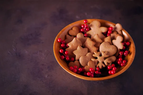 クリスマス クリスマスの時期のためのジンジャーブレッドのクッキー — ストック写真