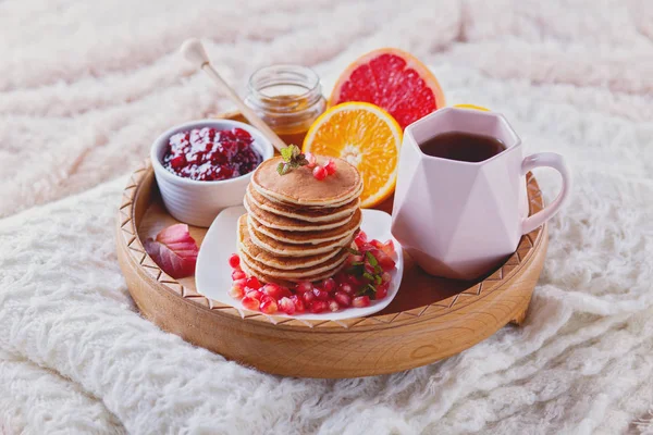 Frittelle Colazione Letto Giorno Perfetto Cibo Bevande — Foto Stock