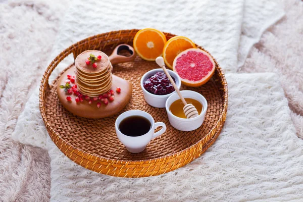 Frittelle Colazione Letto Giorno Perfetto Cibo Bevande — Foto Stock