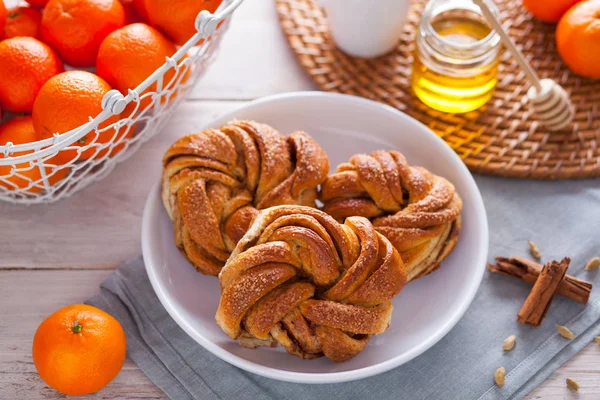 Yapımı Tarçın Börek Çörek Tatlı Gıda — Stok fotoğraf