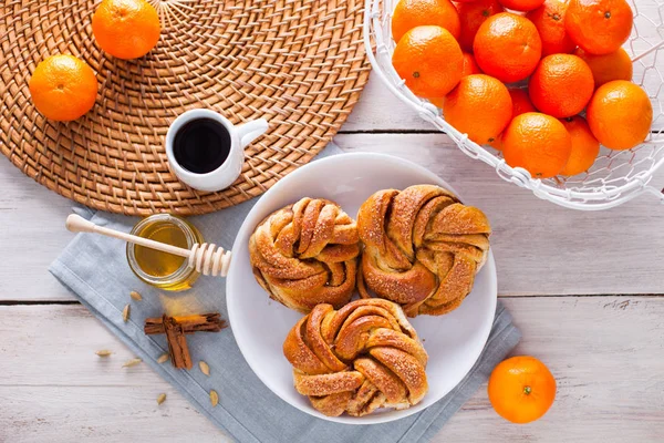 Zelfgemaakte Kaneel Brioche Broodjes Zoete Voedsel — Stockfoto