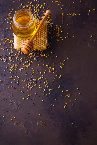 Dóza Medem Honeycomb Vařečku Hnědý Stůl — Stock fotografie