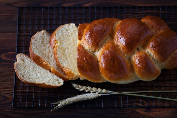 Σπιτικό Challah Ξύλινο Φόντο Φαγητό Και Ποτό — Φωτογραφία Αρχείου