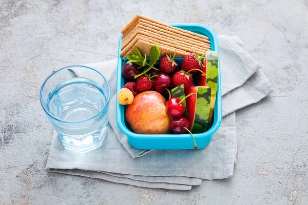 Gezonde Zomerlunchbox Eten Drinken — Stockfoto