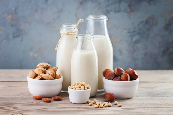 乳製品フリーミルクドリンクと朝食のための成分 食べ物と飲み物 — ストック写真