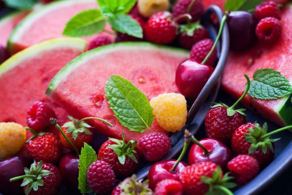 Deliciosas Frutas Verano Plato Frutas Verduras —  Fotos de Stock