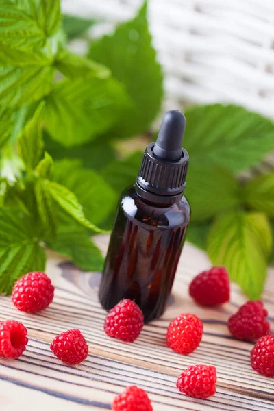 Bottle Raspberry Seed Oil Fresh Fruit Beauty Treatment — Stock Photo, Image