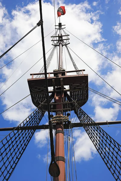 Nederland Amsterdam Juli 2018 Main Mast Van Gereconstrueerde Koopvaardijschip Amsterdam — Stockfoto