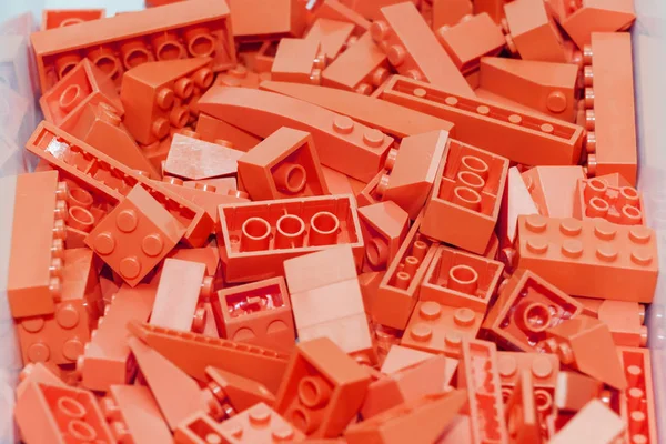 Projektant Blok Czerwony Tworzywa Sztucznego Tło Jasne Klocki Plastikowe — Zdjęcie stockowe