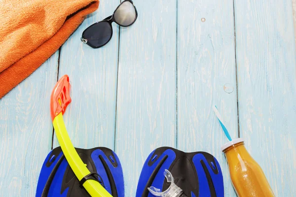 mavi palet ve gözlük açık mavi renkli