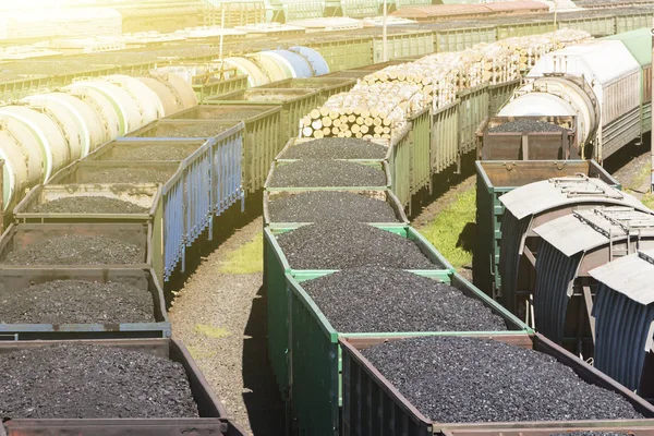 Araba Ile Kömür Odun Tren Bir Yük Taşıyan Kömür Odun — Stok fotoğraf
