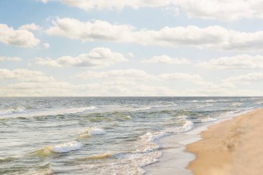 Kopya alanı olan boş deniz ve sahil arkaplanı