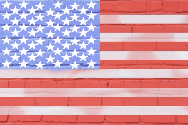 Amerika Birleşik Devletleri bayrağı eski tuğla duvar doku arka plan üzerinde boyalı. — Stok fotoğraf