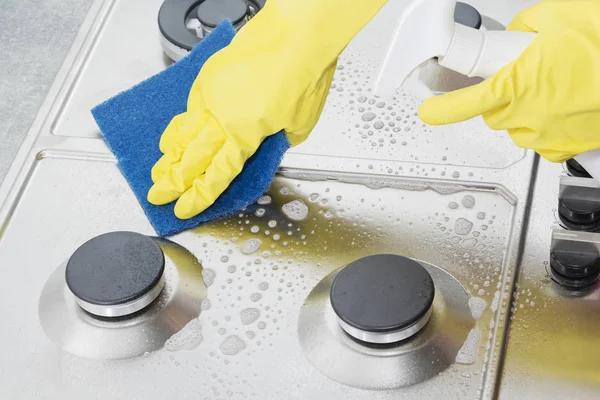 Händer Gula Handskar Tvättning Den Gas Spis — Stockfoto