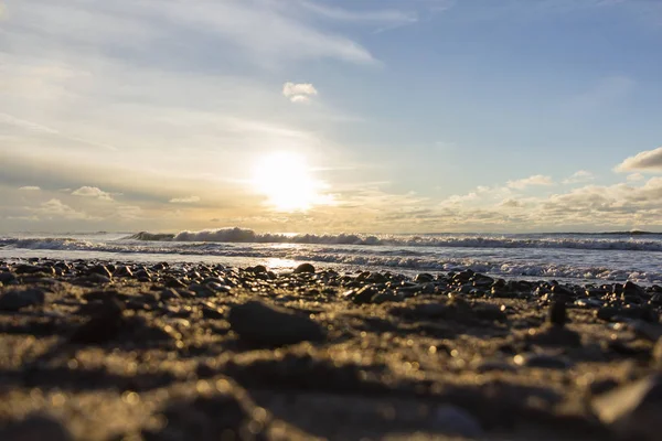 Amazing Beach Sunset Endless Horizon Stones Foreground — Stock Photo, Image