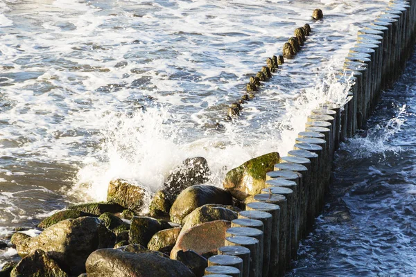 Sea Waves Crashing Coastal Breakwater Rocks Beach — Stock Photo, Image