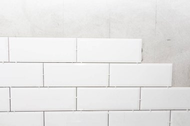 fayans duvara contalar ile döşeme, onarım iş.