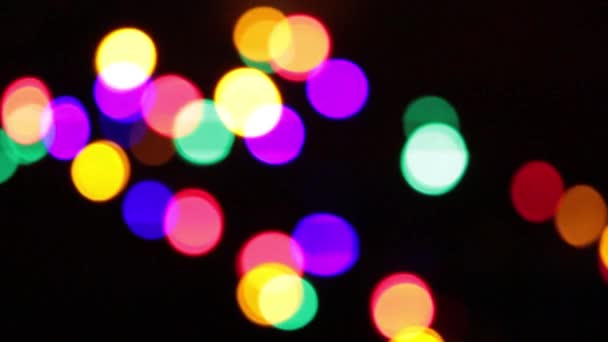 Abstrakta bokeh holiday bakgrund. Dekorativa blinkande kransar. Jul och nyår lampor blinkar. Celebration Ande i merry blinkande färgglada polygoner på mörk natt bakgrund i full Hd klippet — Stockvideo