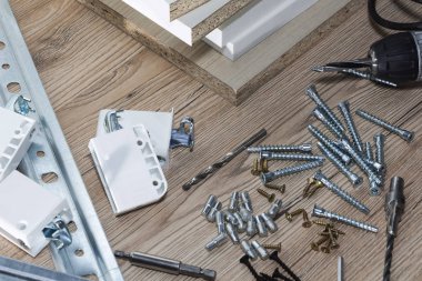 Sunta mobilya doğrama atölyesinde montajı. Aksesuar ve marangozlar için Araçlar