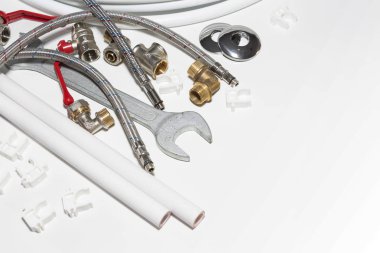 beyaz kopya alanı ile tarih ve sıhhi tesisat araçları.