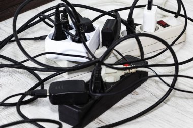 Bir sürü elektrik prizi-olanaklı kılmak aygıt. Güç tasarrufu.
