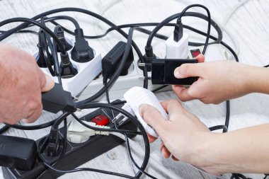 Bir sürü elektrik prizi-olanaklı kılmak aygıt. Güç tasarrufu.