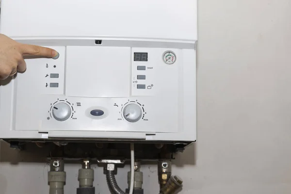 温水と暖房のガスボイラーのコントロール パネル. — ストック写真